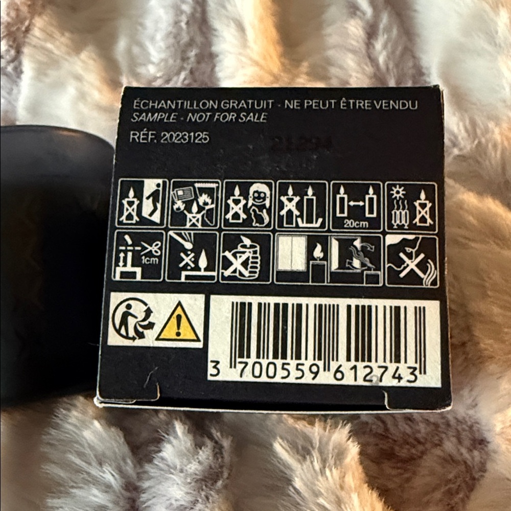 MFK Oud Satin Mood Mini Travel Candle - Picture 4 of 4
